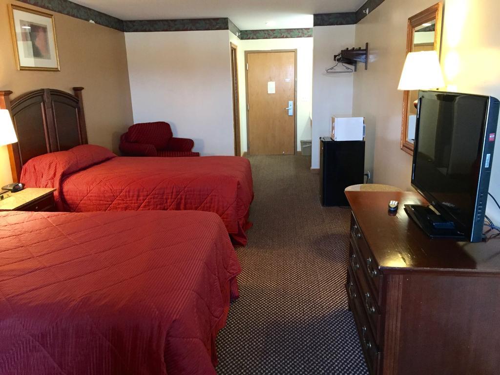 Executive Inn And Suites Waukegan Room photo